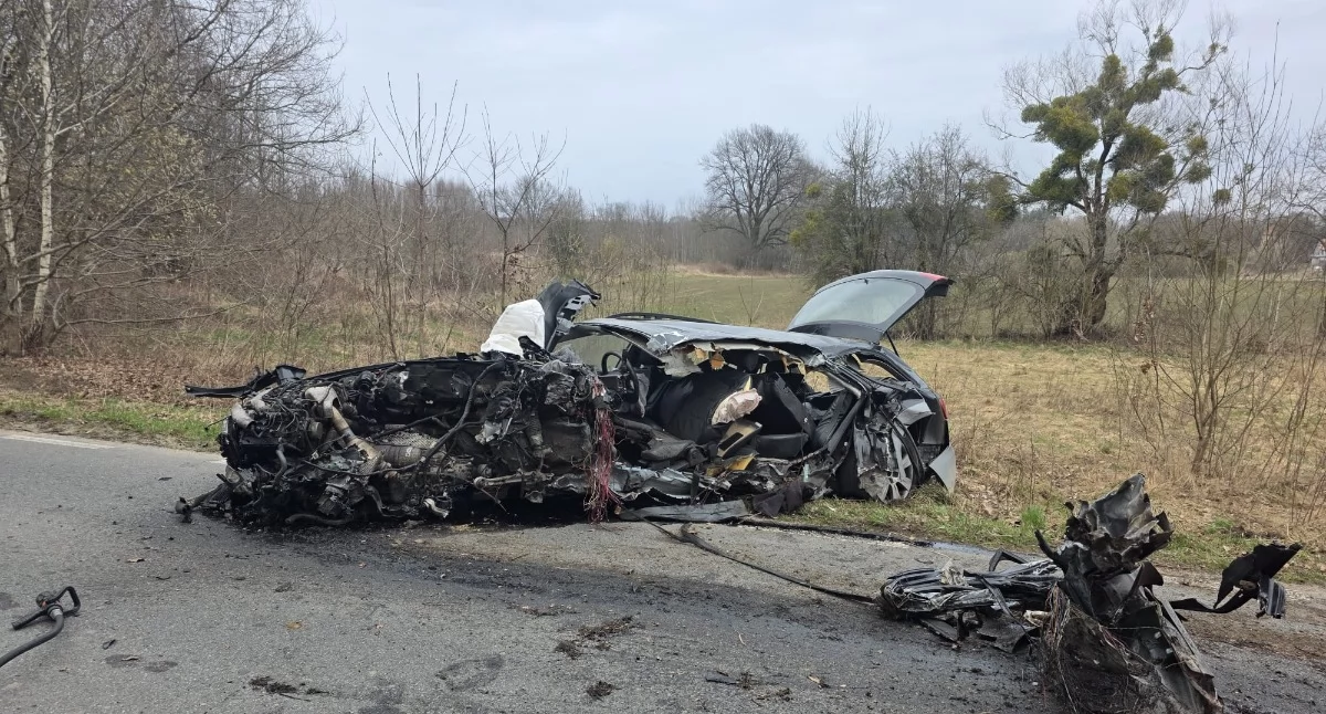 Siła uderzenia była ogromna. Kierowca zginął na miejscu