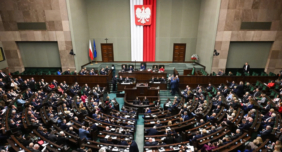 Posłowie na sali plenarnej Sejmu. Fot. PAP