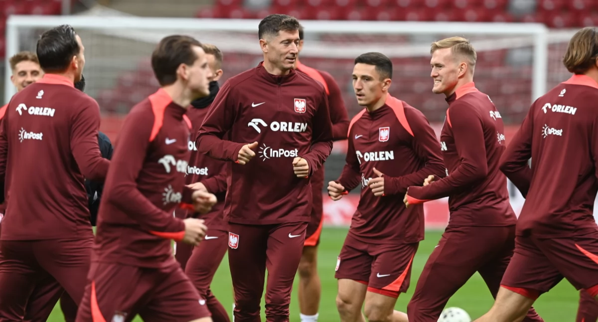 Piłkarze reprezentacji Polski: Lewandowski, Slisz i Świderski podczas treningu drużyny w Warszawie. Fot. PAP