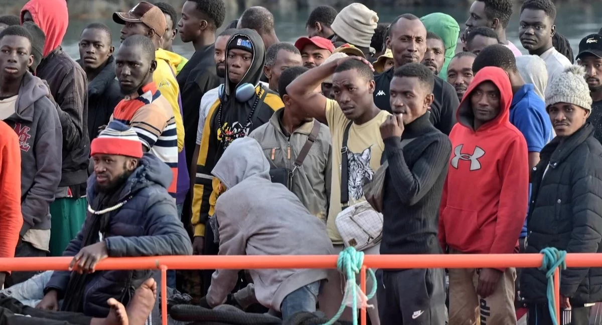 Migranci (zdjęcie archiwalne) Źródło: PAP/EPA / GELMERT FINO