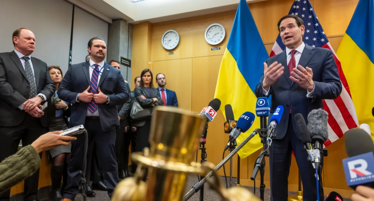 Sekretarz stanu USA podczas konferencji prasowej w Genewie. Fot. PAP