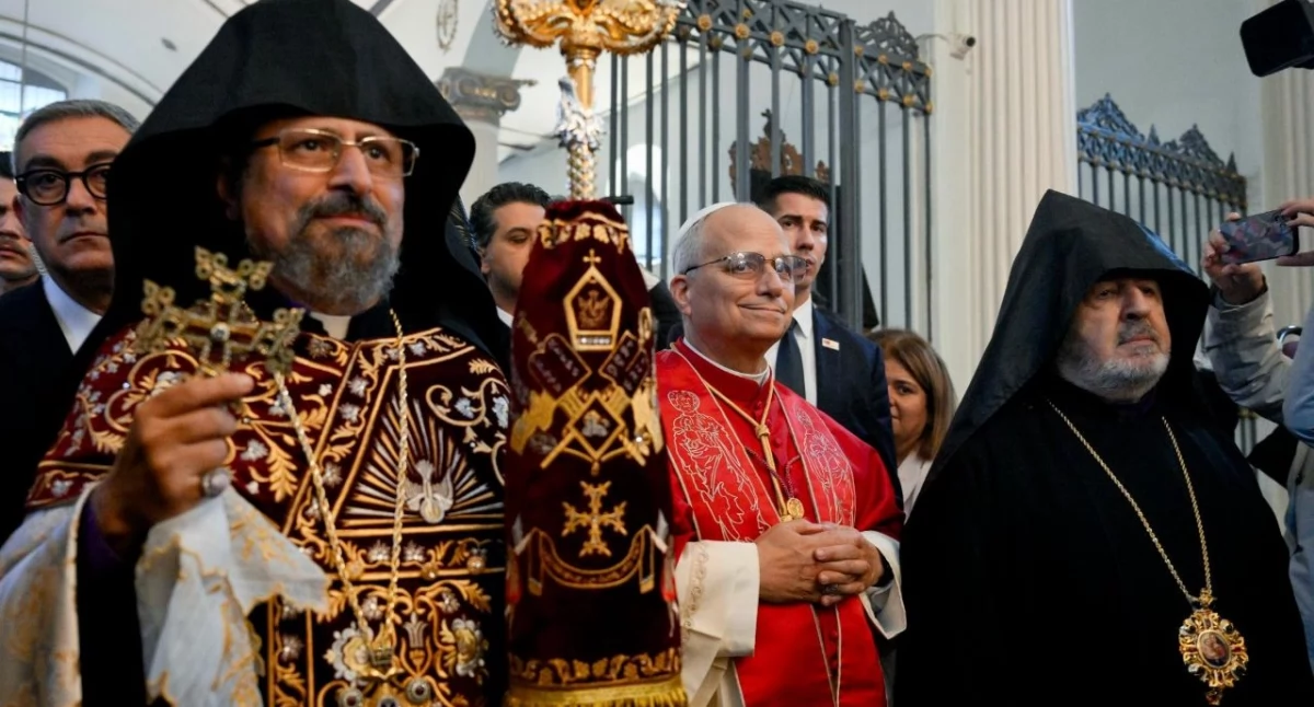 Leon XIV w ormiańskiej katedrze w Stambule  (@Vatican Media)