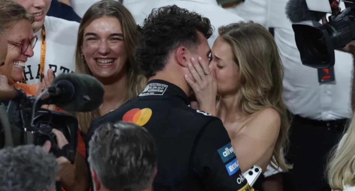 Lando Norris ze swoją partnerką po zdobyciu tytułu mistrza świata