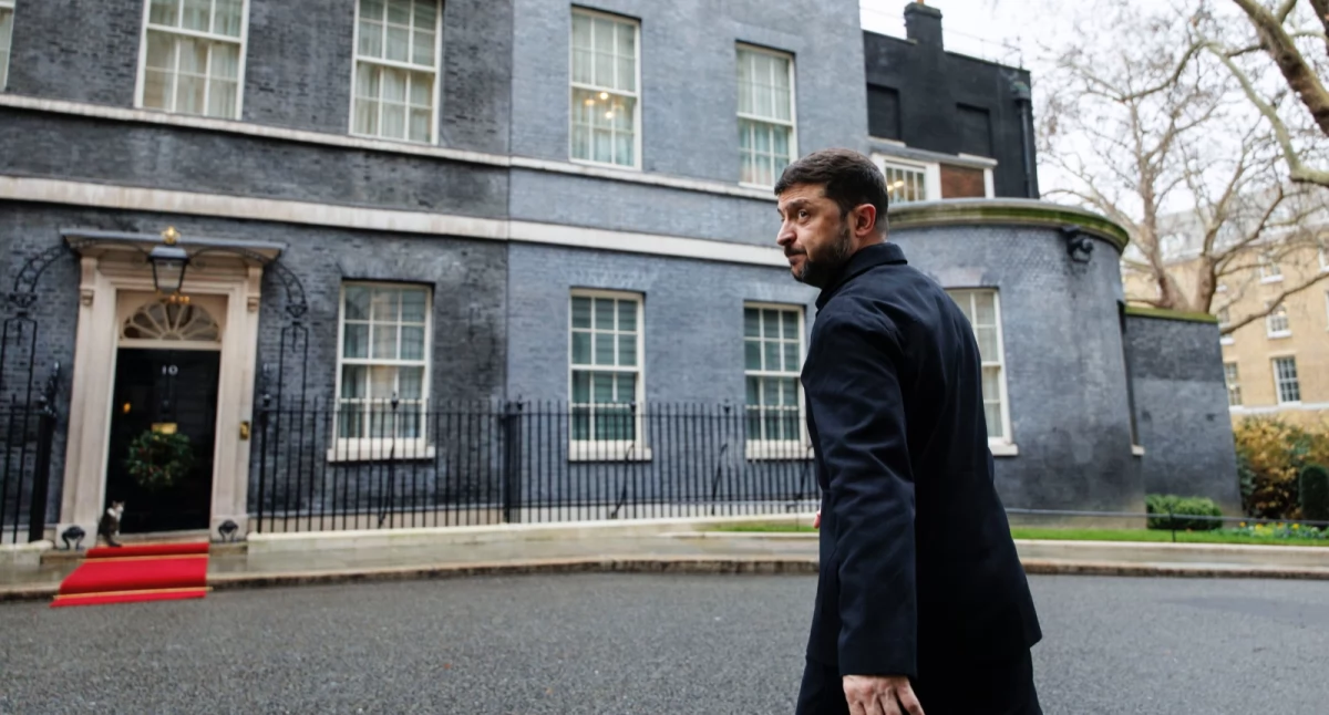 Prezydent Ukrainy w drodze na Downing Street nr 10. Fot. PAP