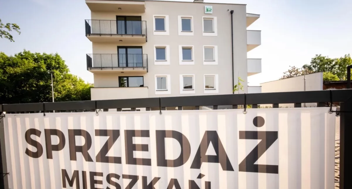 Sprzedaż mieszkań - banner sprzedażowy Fot. PAP/Tytus Żmijewski