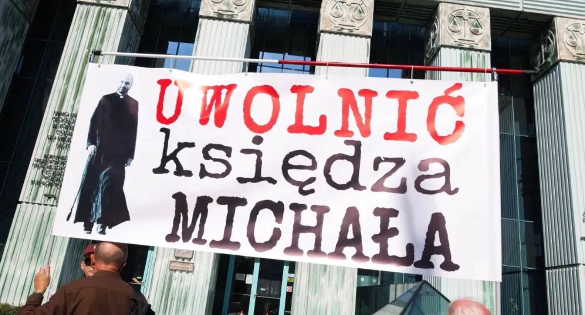 Wiec poparcia dla ks. Michała Olszewskiego Fot. PAP/Albert Zawada