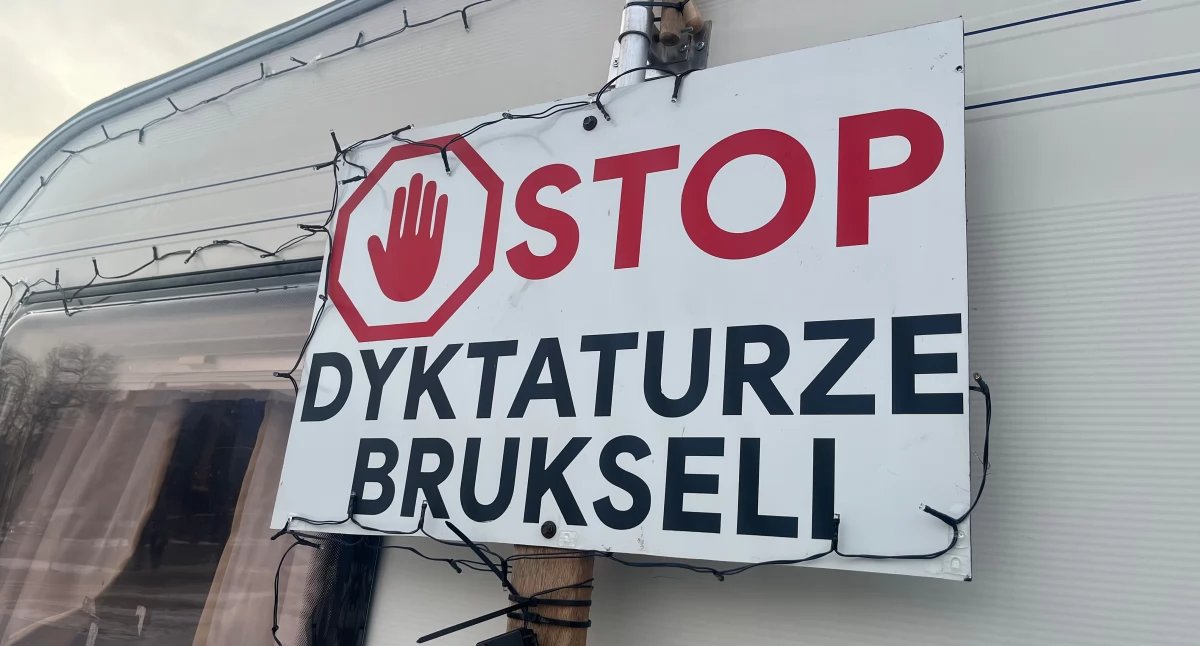 Transparent rolników strajkujących pod Urzędem Wojewódzkim w Kielcach.Fot. Anna Konopka/wm.pl