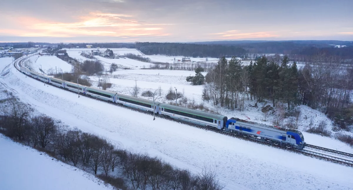 Podróże, Tańsze podróże pociągiem Intercity uruchamia promocje - zdjęcie, fotografia