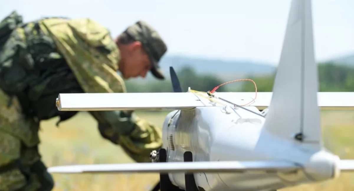 Rosyjski dron Orłan-10 Źródło: Wikimedia Commons