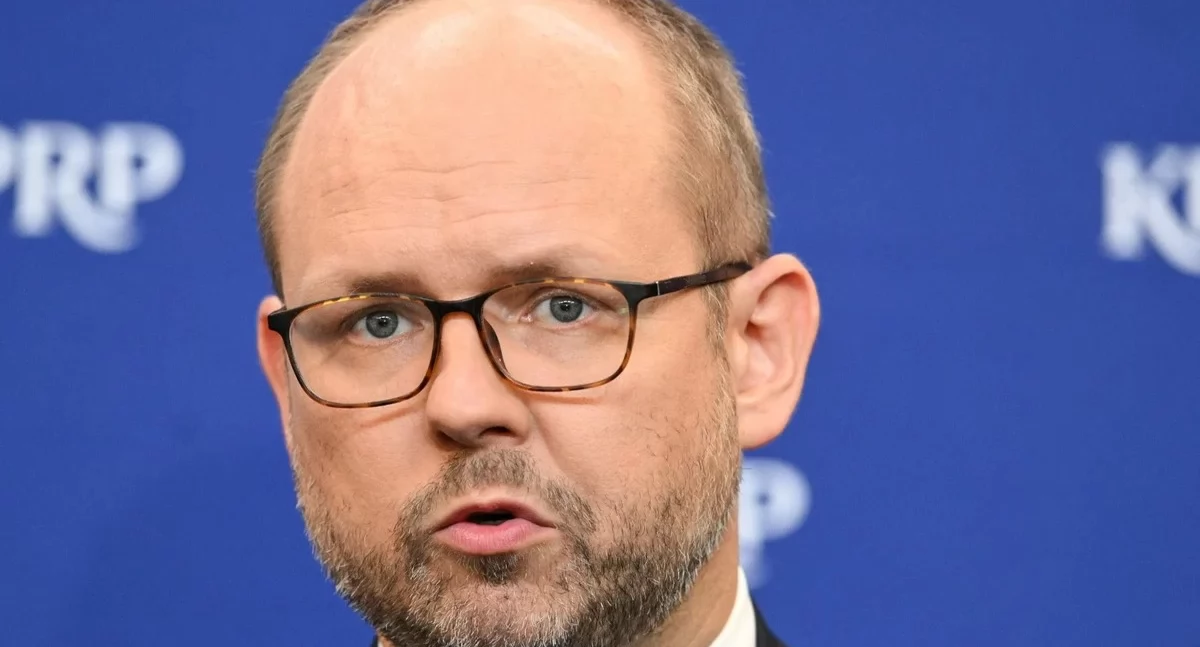 Informacje z Polski, „Wyjątkowy kretyn” Ostra reakcja Przydacza zachowanie posła Lewicy - zdjęcie, fotografia