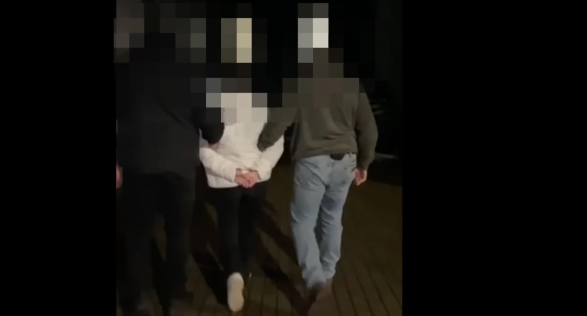 Kryminalne, latka podejrzana kilkukrotnie ugodzenie nożem letniej kobiety - zdjęcie, fotografia