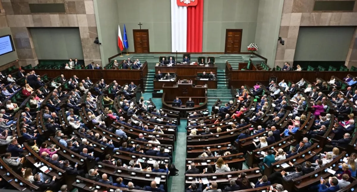Informacje z Polski, Prawica umacnia pozycję Lewica granicy progu - zdjęcie, fotografia