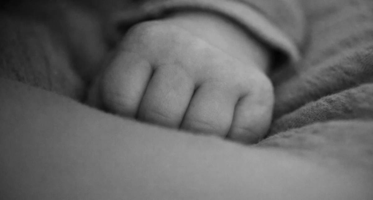 Informacje dnia, „Na ścianach szron” Śledztwo śmierci niemowlęcia - zdjęcie, fotografia