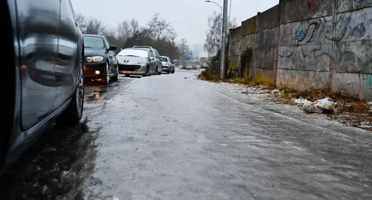 Pogoda, odpuszcza Oblodzenia marznące opady silny mróz - zdjęcie, fotografia