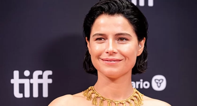 Zdjęcie Jessie Buckley odtwórczyni roli Agnes
