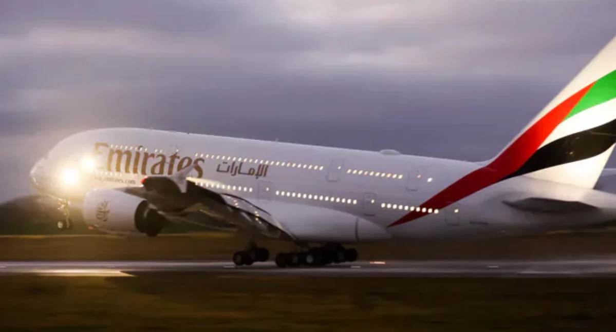 Informacje ze Świata, Emirates ponownie uruchomią część połączeń lotniczych - zdjęcie, fotografia