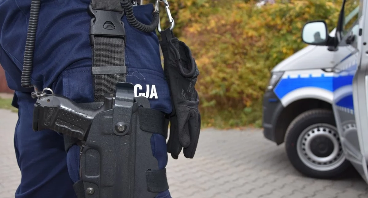 Komunikaty policji, Tragedia policyjnej akcji wobec uzbrojonego mężczyzny mieszkaniu - zdjęcie, fotografia