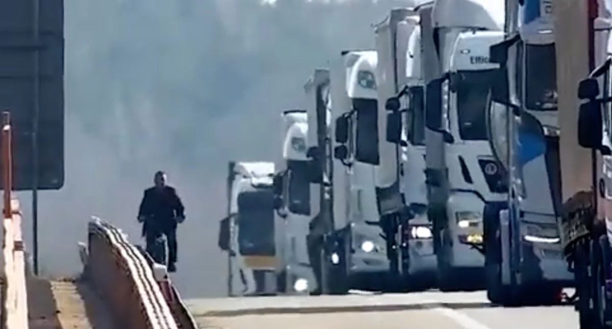 Komunikaty policji, Wjechał rowerem autostradę Szybko pojawiła policja - zdjęcie, fotografia