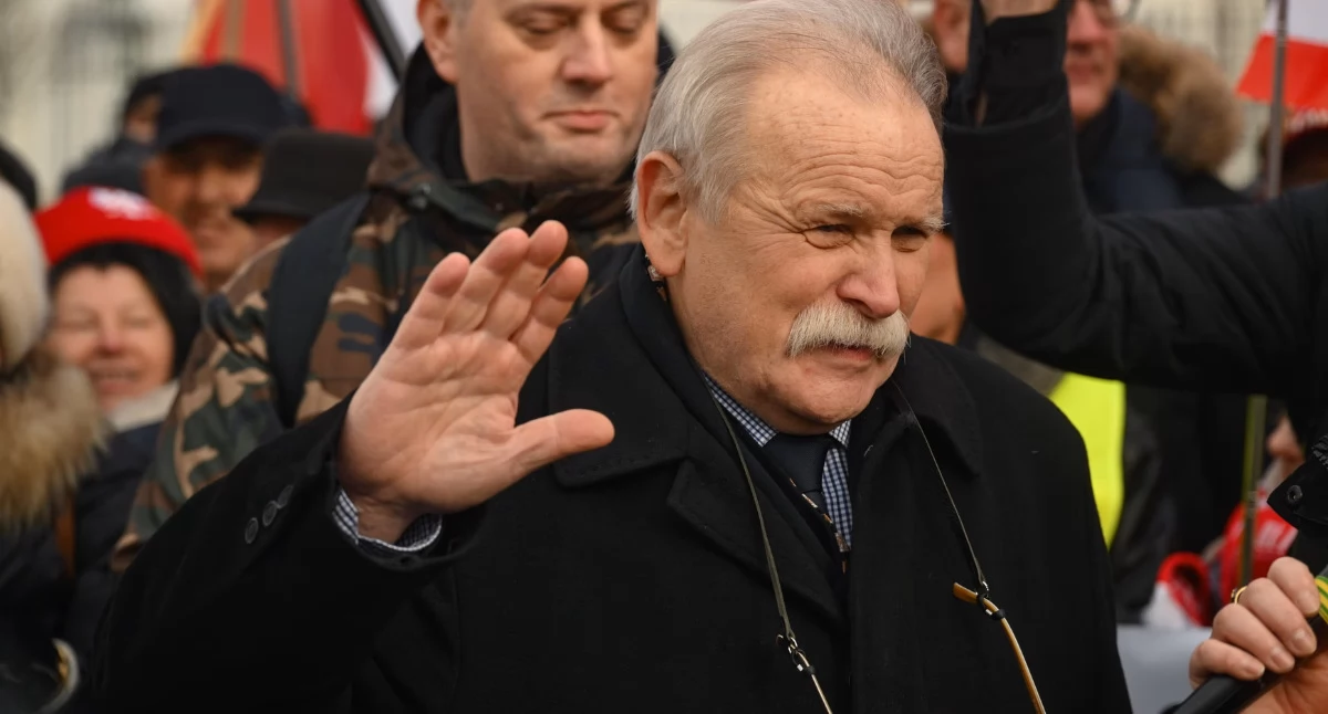 Informacje z Polski, Opozycjonista zapowiada głodówkę ustępuje kroku - zdjęcie, fotografia