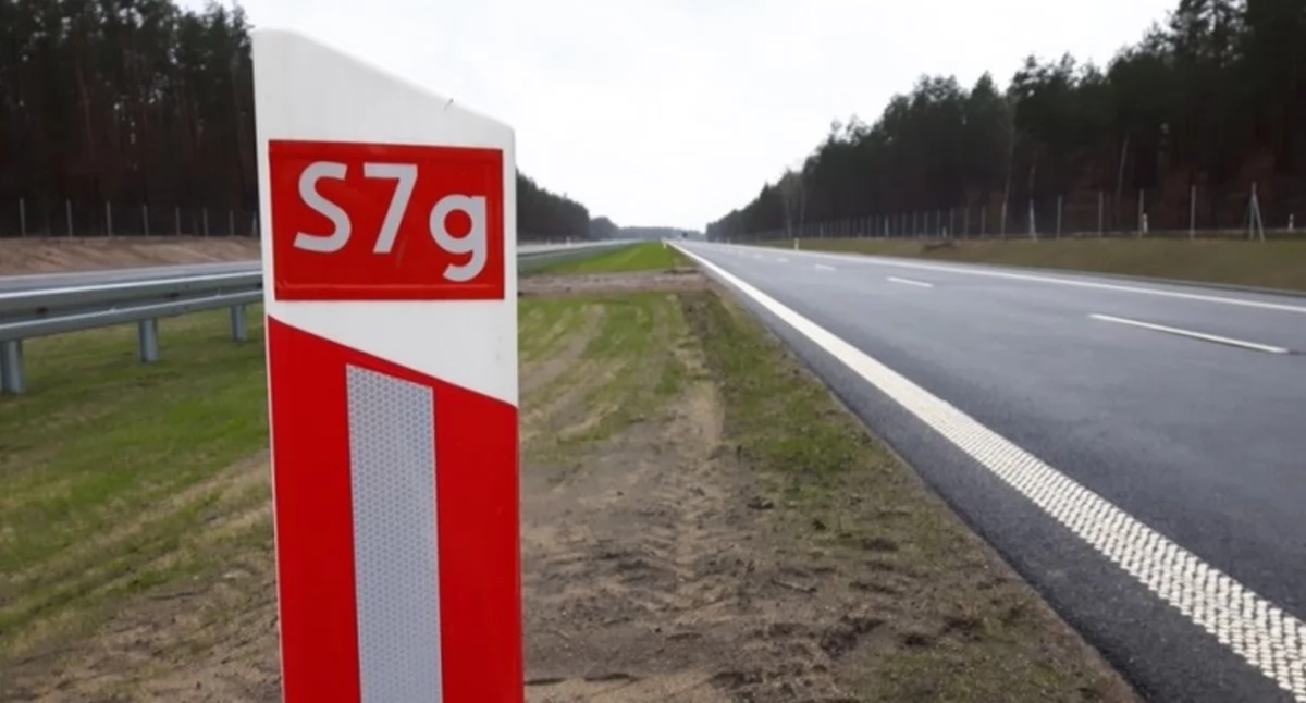 Wypadki drogowe, Dachowanie Ostródą Trasa kierunku Gdańska została zablokowana - zdjęcie, fotografia