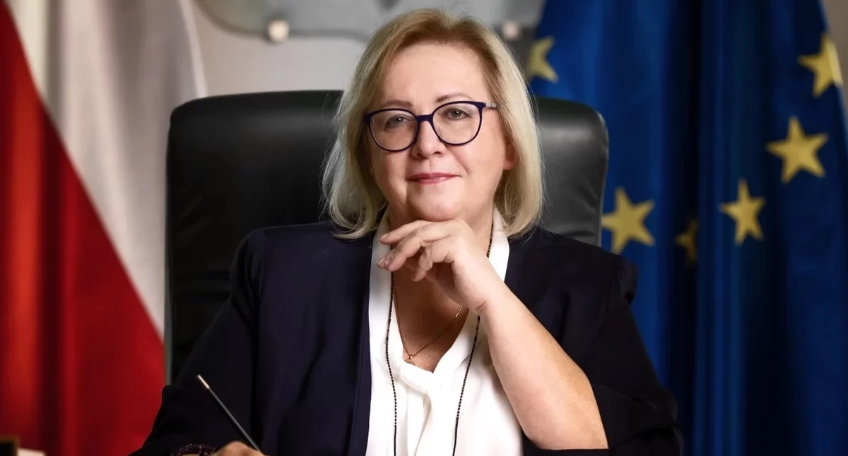 Informacje z Polski, Trybunał karze własną przewodniczącą - zdjęcie, fotografia