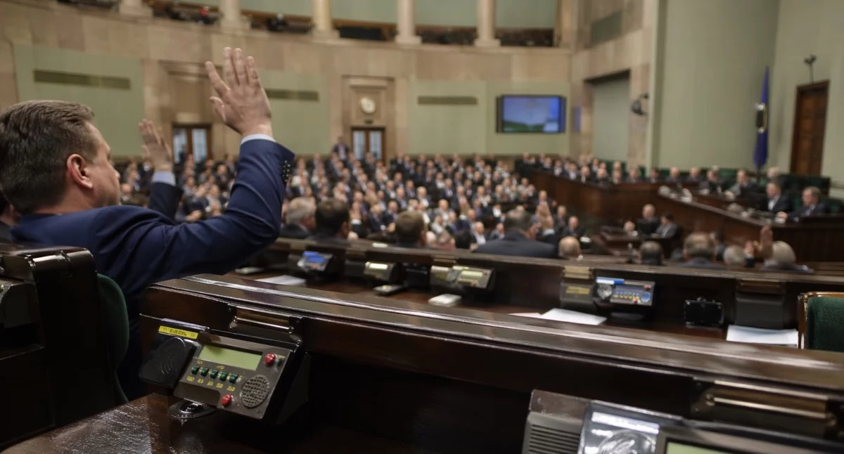 Informacje z Polski, partia sondażami reprezentacją Senacie zmieni układ - zdjęcie, fotografia