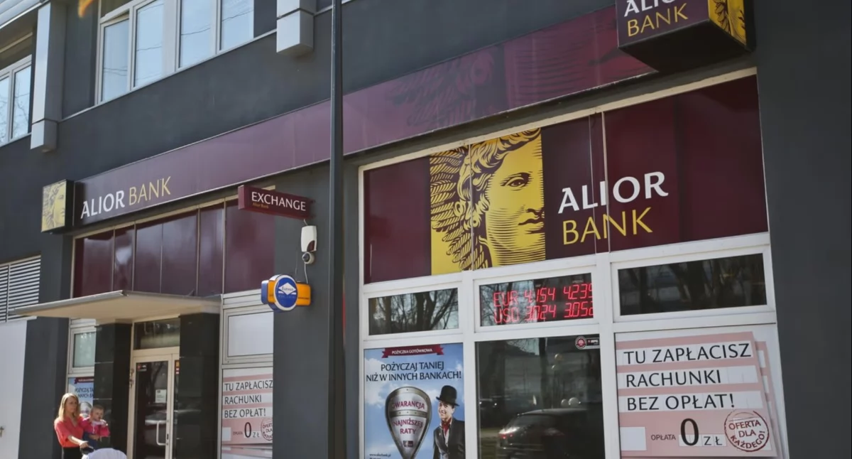 Alior Bank alarmuje. Młodzi użytkownicy coraz częściej tracą pieniądze Foto: Rafał Guz / PAP