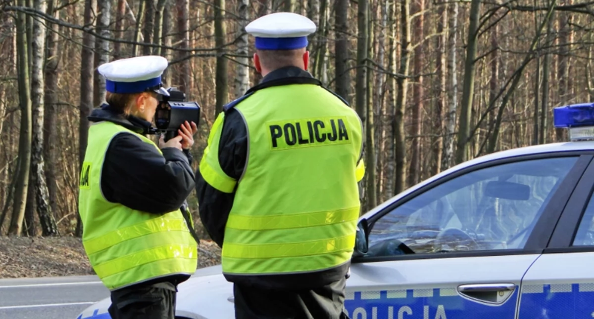 Rynek pracy, Coraz więcej policjantów służbie - zdjęcie, fotografia