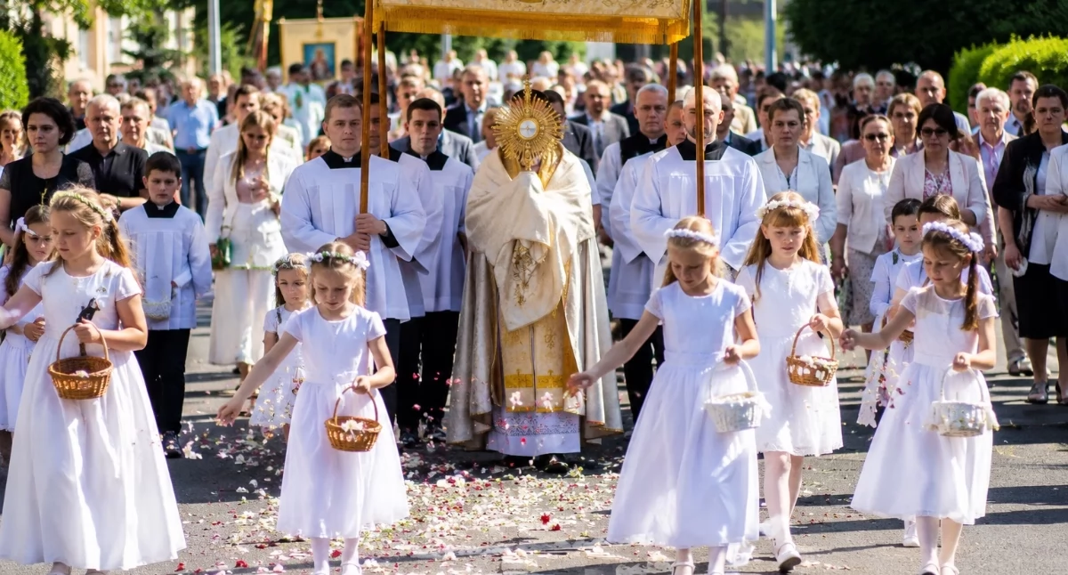 Informacje z Polski, Piątek Bożym Ciele wolny Przepisy jasne - zdjęcie, fotografia