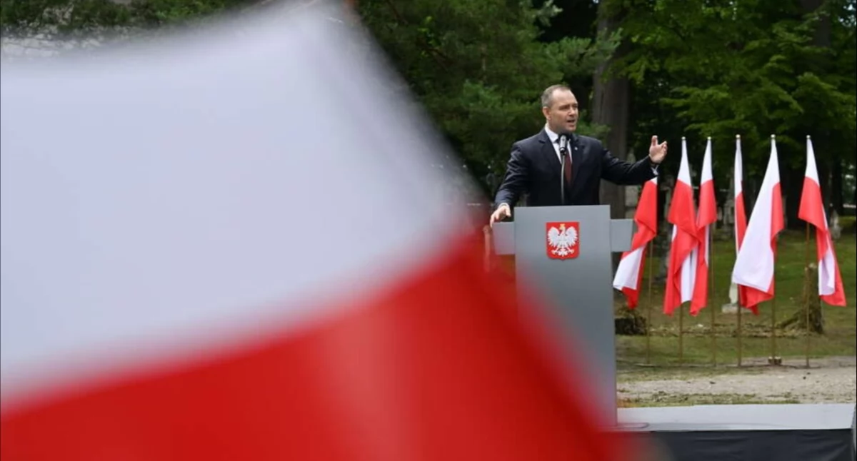 Prezydent RP Karol Nawrocki podczas uroczystych obchodów Narodowego Dnia Pamięci o Polakach – Ofiarach Ludobójstwa dokonanego przez OUN i UPA na ziemiach wschodnich II Rzeczypospolitej Polskiej, 11 bm. na terenie Zespołu Cerkiewnego w Radrużu / autor: PAP/Darek Delmanowicz