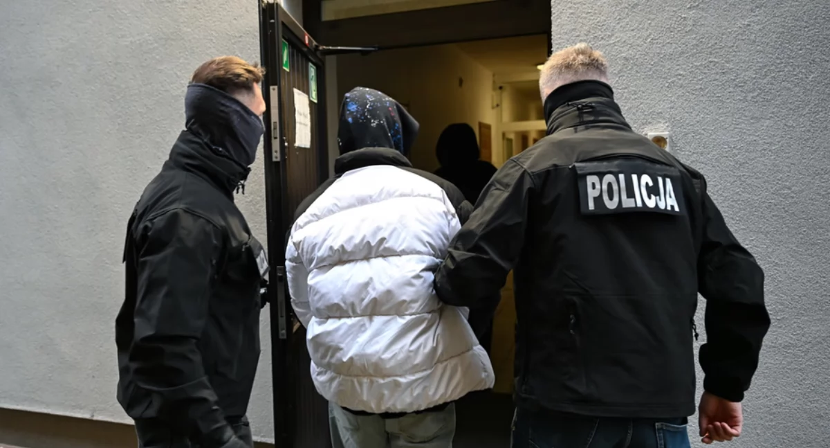 Makabryczne odkrycie w słupskim parku. Rozczłonkowane ciało schowane w walizce