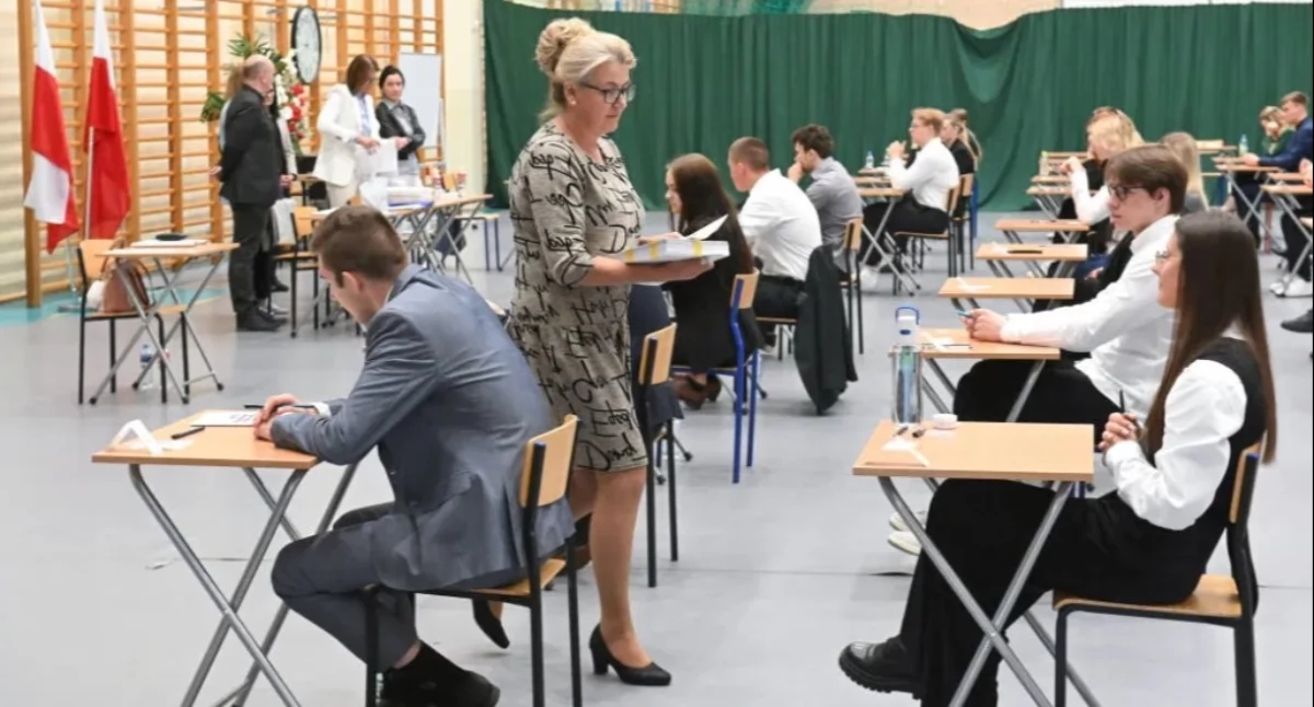 Dodatkowa sesja maturalna rozpoczyna się w poniedziałek. Setki abiturientów przystąpią do egzaminów