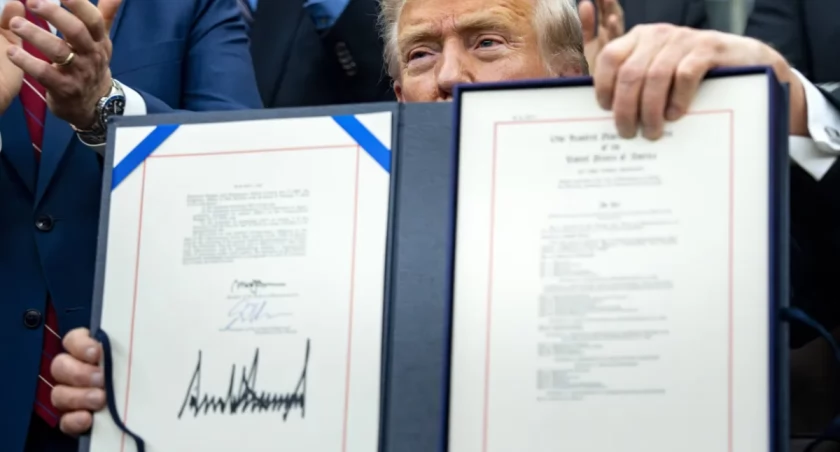 Trump kończy historyczny chaos! Najdłuższy paraliż USA przerwany jednym podpisem