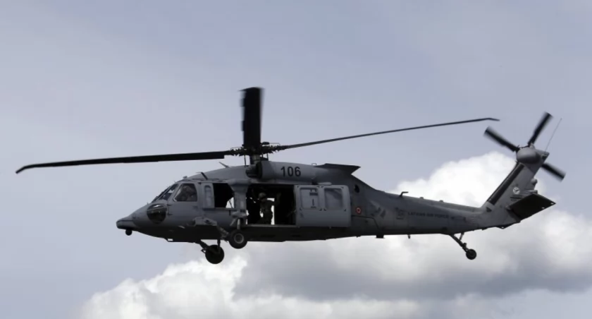 Black Hawk nad tłumem