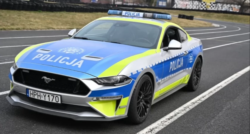 Mustang po pijanym kierowcy w akcji