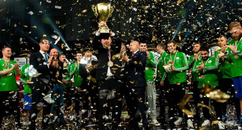 Legia Warszawa znika z ligi w cieniu chaosu i długów