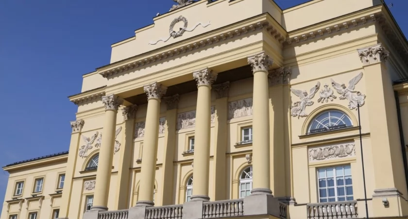 Wysoki rangą stołeczny funkcjonariusz za kierownicą po alkoholu
