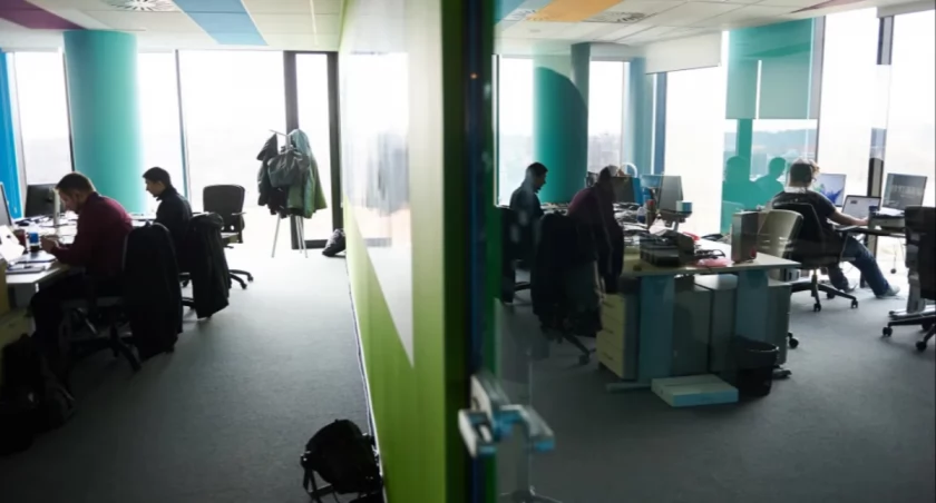Szokujące dane ZUS. Emeryci masowo zostają w pracy