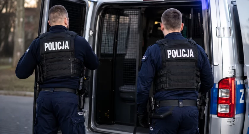 Chciał uniknąć schroniska za wszelką cenę. Doszło do ataku na policję