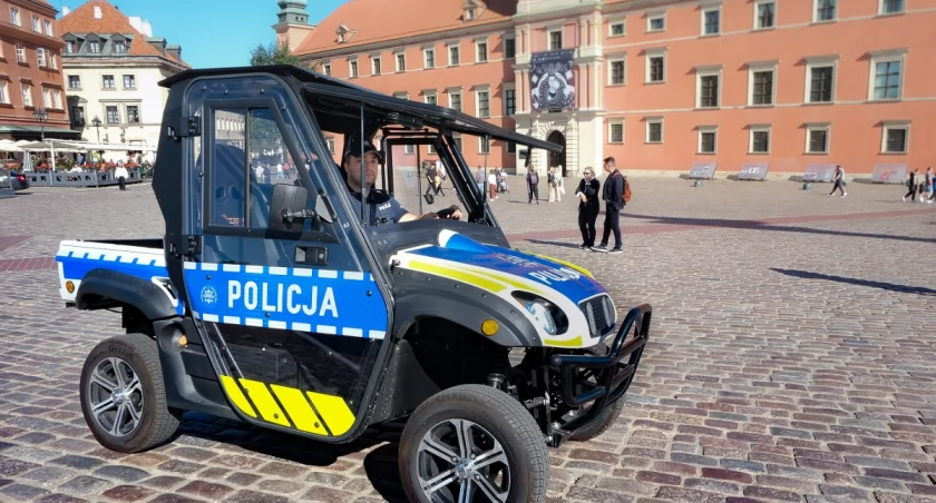 W takich pojazdach ich jeszcze nie było. Policyjne meleksy wyjechały na ulice