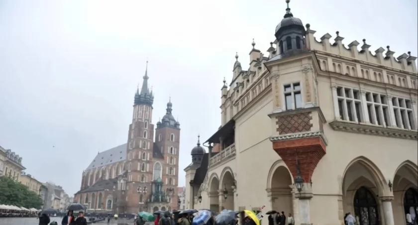 Kraków czeka na decyzję Tuska. Trwa walka o fotel komisarza