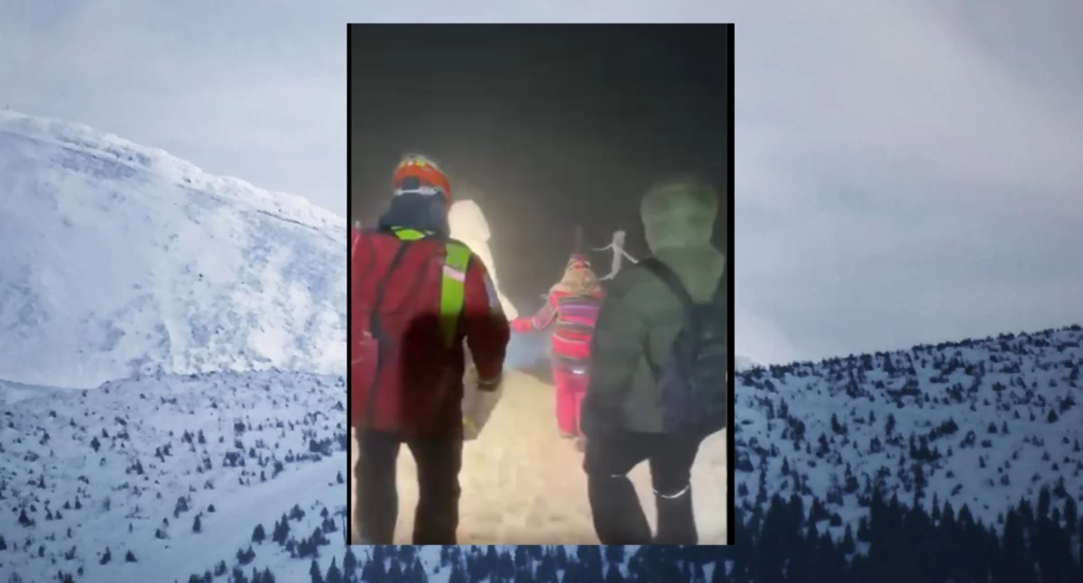 Utknęli z dzieckiem na szczycie Śnieżki [VIDEO]