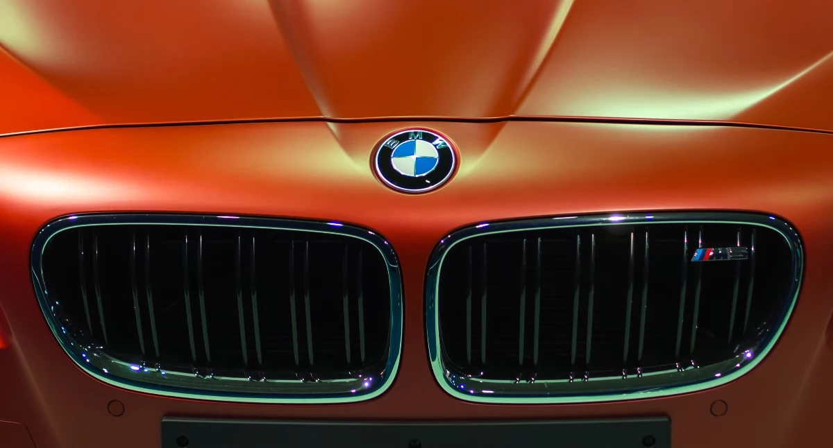 Czarny scenariusz dla BMW. Akcje spadają, a na horyzoncie widmo cięć