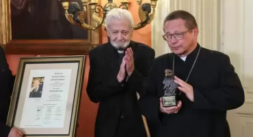 Kardynał Ryś nagrodzony za „otwieranie Kościoła”. Wierni pytają: a gdzie granice?