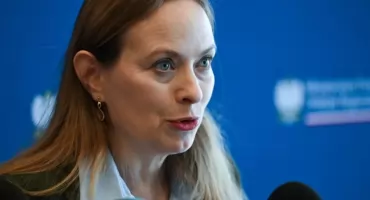 „Dlaczego mężczyźni mają pracować dłużej?” Wiek emerytalny znów dzieli polityków