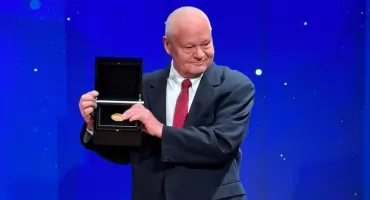 Prezes NBP Adam Glapiński z prestiżową nagrodą „Lámfalussy Award”
