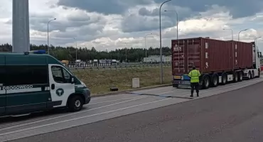 Wyposażenie siłowni skrajnie przeciążyło ciężarówkę. Zamiast 40 ton było prawie 80