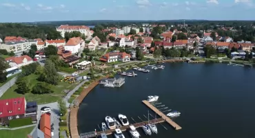Gdzie czas płynie wolniej... Ryn z lotu ptaka (Mazury z drona)