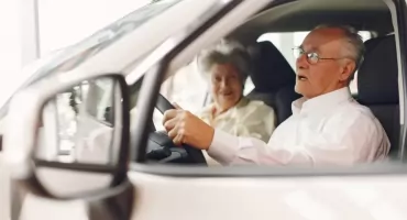 Co dalej z prawem jazdy dla seniorów? UE wycofuje się z obowiązkowych badań