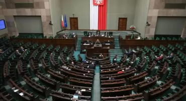 KO przed PiS w najnowszym badaniu. Konfederacja na podium